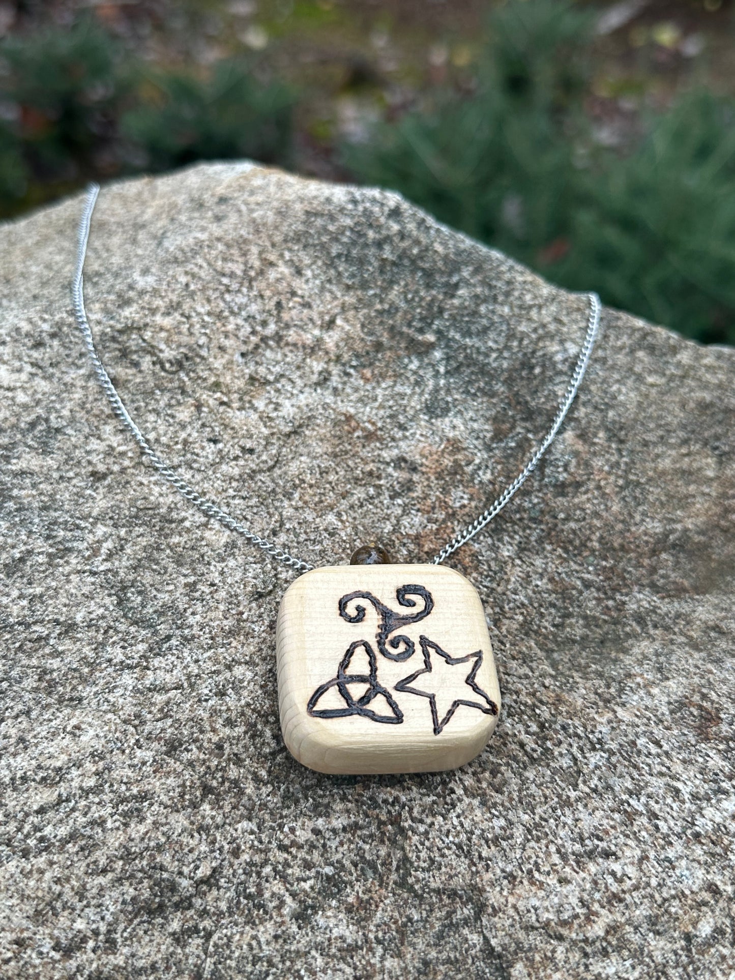 Collier Amulette Celte - Oeil de Tigre | Chaîne