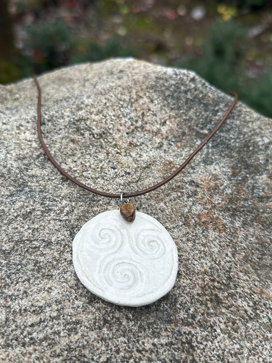 Collier Amulette Celte - Oeil de Tigre | Cuir Brun